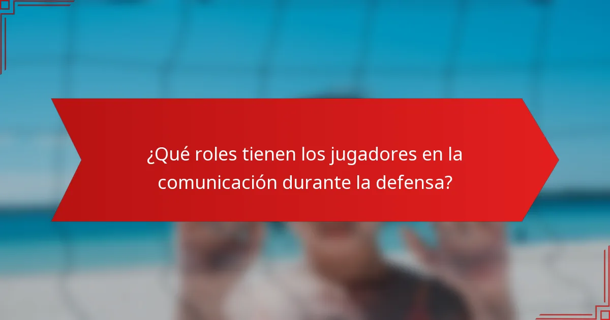 ¿Qué roles tienen los jugadores en la comunicación durante la defensa?